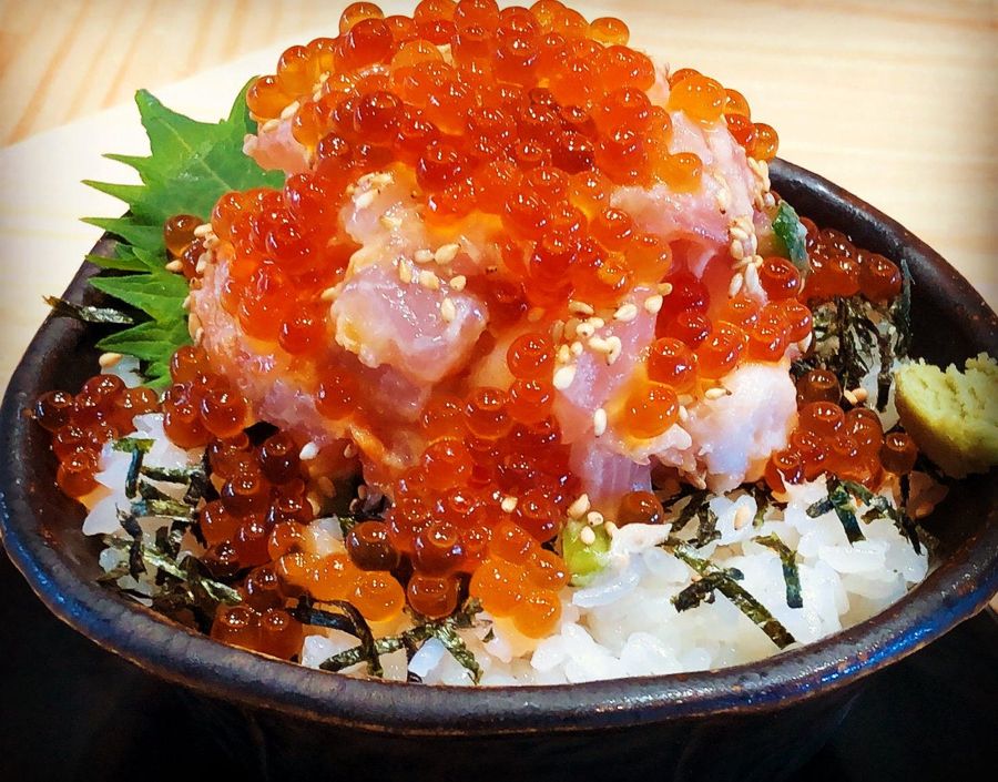 イクラがたっぷりのったプレミアムKUTTA丼